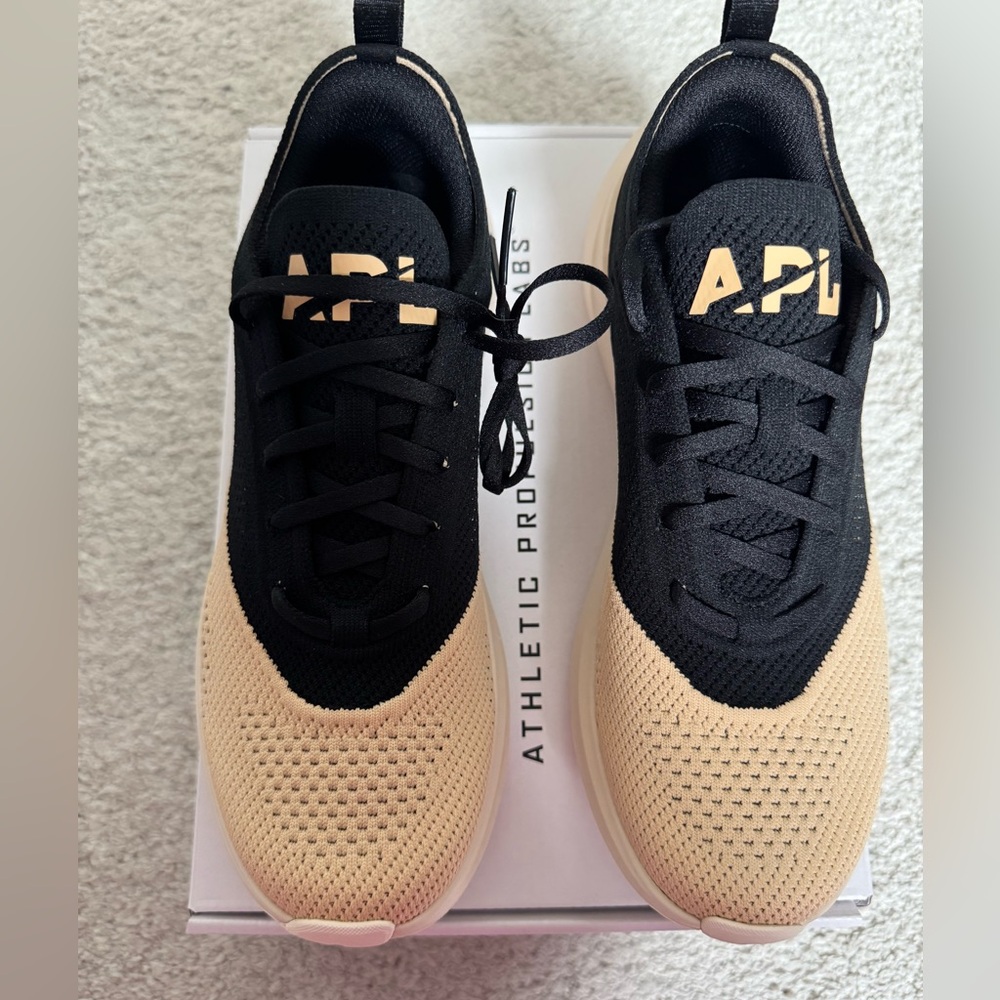APL TechLoom Dream - W7 - NIB Sneakers - latte & black